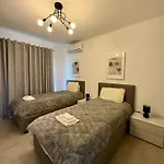Modern & Peaceful 3 Bedroom - 沙拉