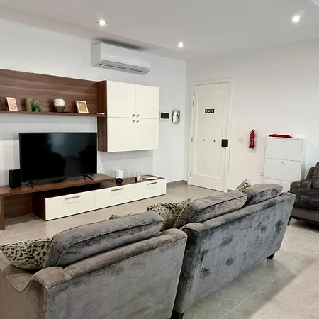 Modern & Peaceful 3 Bedroom - *