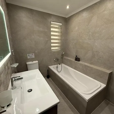 Lejlighed Modern & Peaceful 3 Bedroom -