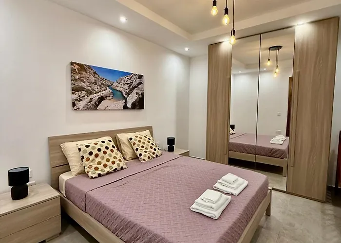 Modern & Peaceful 3 Bedroom - Apartament